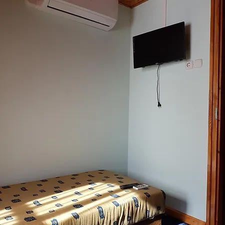 To Uti Vendeghaz * Mezotur