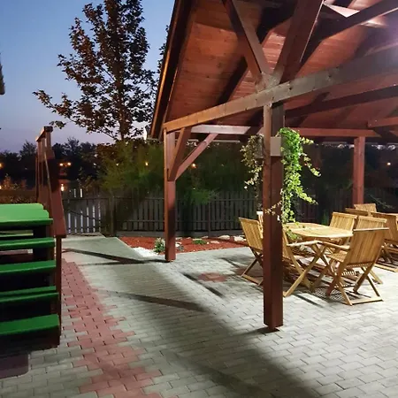 To Uti Vendeghaz Mezotur